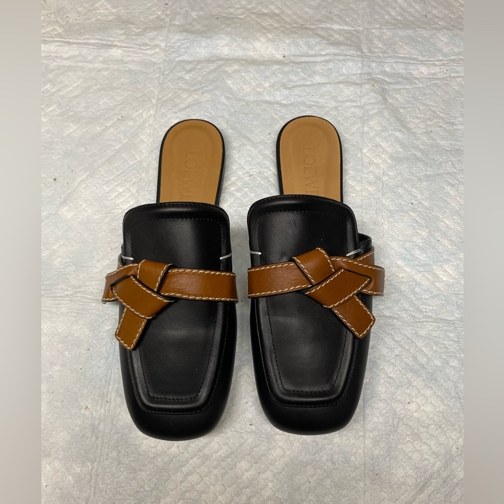 Loewe slippers, pretty new, only try indoor, size 39, all leather